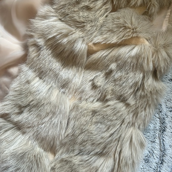Missguided fur vest - Picture 5 of 5